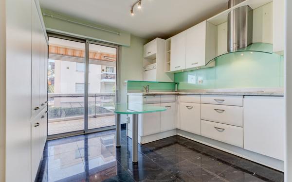 Appartement à vendre    3 pièces • 83 m2 Nice