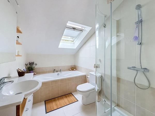 Maison familiale T5 de 190 m² avec jardin arboré, vue Salève & Jura COLLONGES SOUS SALEVE (74)