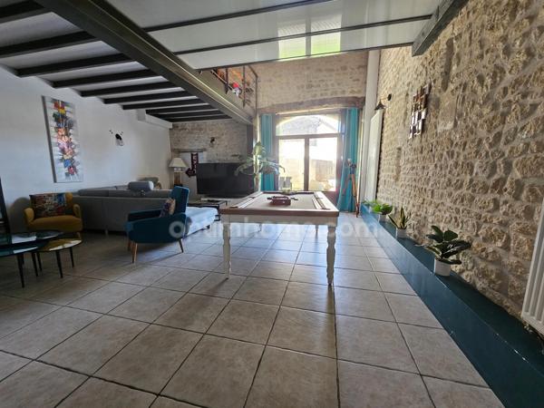 Maison de caractère rénovée (264 m²) – 5 Chambres et bureaux Charme, volumes et confort HIERSAC (16)