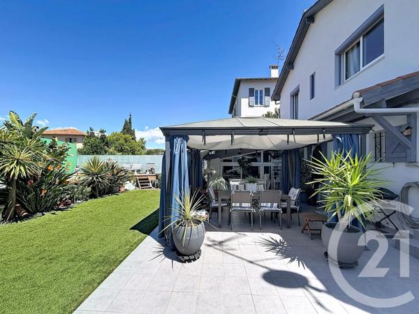 Maison à vendre  5 pièces - 122,30 m 2   ANTIBES  - 06