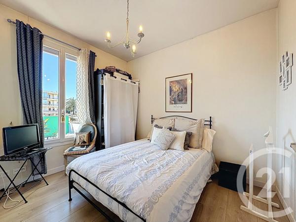 Maison à vendre  5 pièces - 122,30 m 2   ANTIBES  - 06