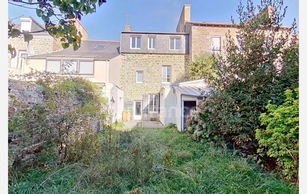 À vendre - Côtes-d'Armor (22) - Saint-Brieuc - Saint-Michel - Maison de caractère de 1870 - 7 pièces - 131,83 m² - 5 chambres - Jardin clos - Cave