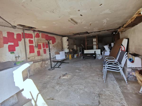 Saint-Germain-des-Fossés (03260) A VENDRE, A ST GERMAIN DES FOSSES, MAISON 86 M2, MITOYENNE, ATELIER