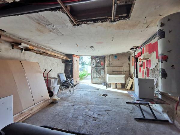 Saint-Germain-des-Fossés (03260) A VENDRE, A ST GERMAIN DES FOSSES, MAISON 86 M2, MITOYENNE, ATELIER