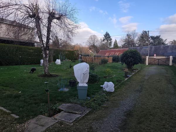 Maison avec sous-sol et terrain à Écueillé