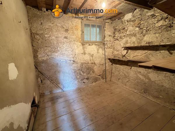 Vente                                                      Maison
                        
                     9 pièces                      197 m2                     à Lavelanet