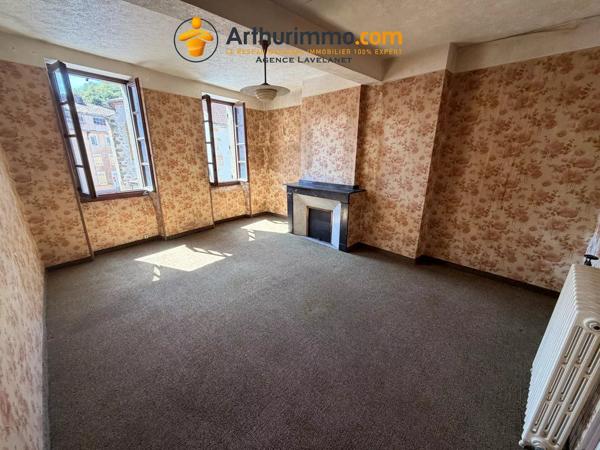 Vente                                                      Maison
                        
                     9 pièces                      197 m2                     à Lavelanet
