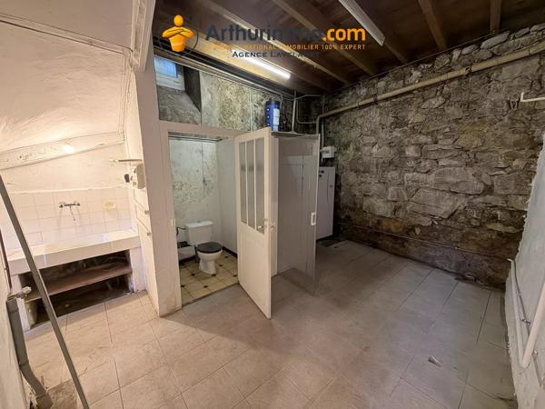 Vente                                                      Maison
                        
                     9 pièces                      197 m2                     à Lavelanet