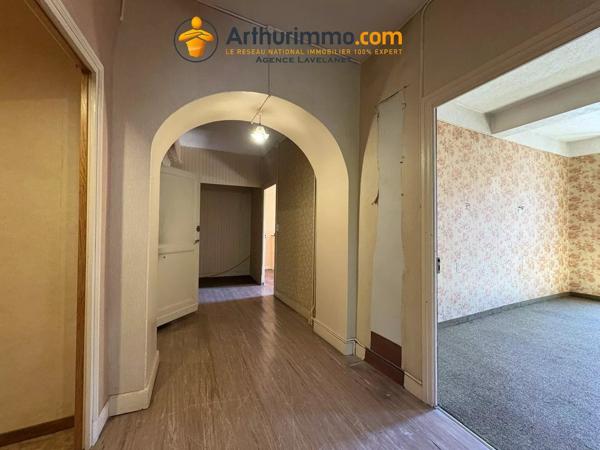 Vente                                                      Maison
                        
                     9 pièces                      197 m2                     à Lavelanet