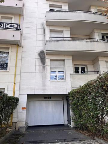 Location                                                      Parking
                        
                                         12 m2                     à Asnières-sur-Seine