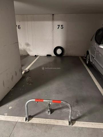 Location                                                      Parking
                        
                                         12 m2                     à Asnières-sur-Seine