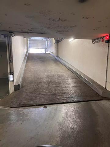 Location                                                      Parking
                        
                                         12 m2                     à Asnières-sur-Seine