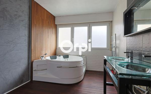 Maison à vendre    8 pièces • 300 m2 Tourcoing