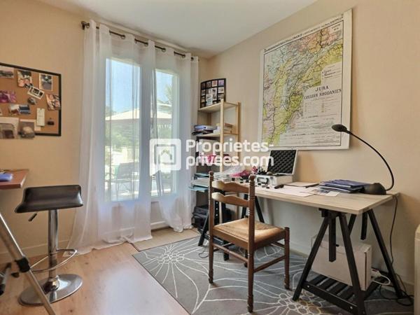 Superbe pavillon d'env. 186m² avec 6 ch., piscine et spacieuse terrasse au calme sur CHANCELADE (24650)