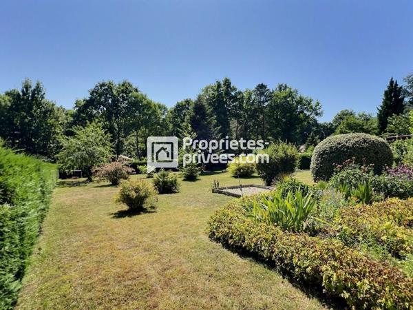 Superbe pavillon d'env. 186m² avec 6 ch., piscine et spacieuse terrasse au calme sur CHANCELADE (24650)