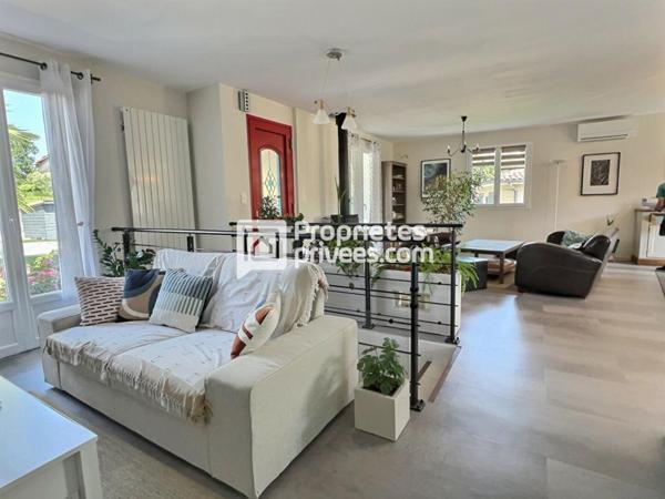 Superbe pavillon d'env. 186m² avec 6 ch., piscine et spacieuse terrasse au calme sur CHANCELADE (24650)