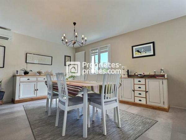 Superbe pavillon d'env. 186m² avec 6 ch., piscine et spacieuse terrasse au calme sur CHANCELADE (24650)