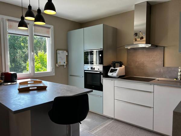 Superbe pavillon d'env. 186m² avec 6 ch., piscine et spacieuse terrasse au calme sur CHANCELADE (24650)