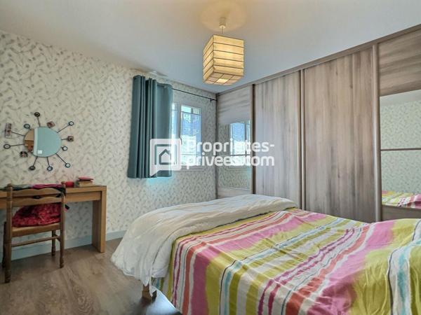 Superbe pavillon d'env. 186m² avec 6 ch., piscine et spacieuse terrasse au calme sur CHANCELADE (24650)