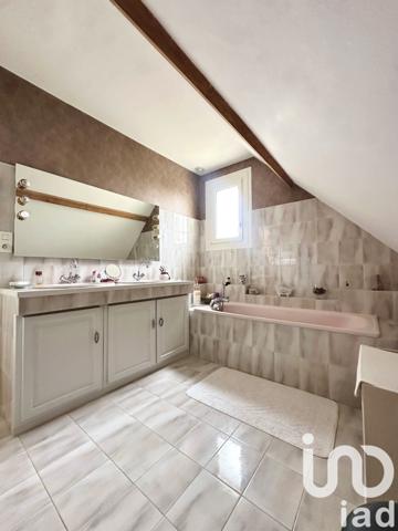 Maison à vendre 8 pièces 146 m² Saint-Julien-les-Villas