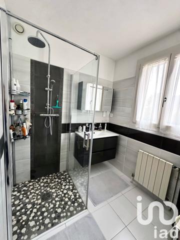 Maison à vendre 8 pièces 146 m² Saint-Julien-les-Villas