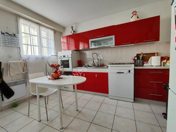 Immeuble à vendre à LOCMINE 3 appartements, une cour extérieur et un garage