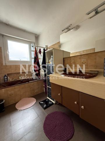 Immeuble à vendre à LOCMINE 3 appartements, une cour extérieur et un garage