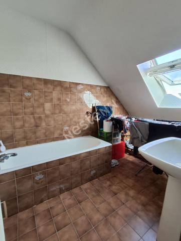 Immeuble à vendre à LOCMINE 3 appartements, une cour extérieur et un garage