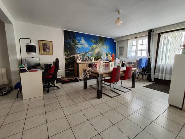 Immeuble à vendre à LOCMINE 3 appartements, une cour extérieur et un garage