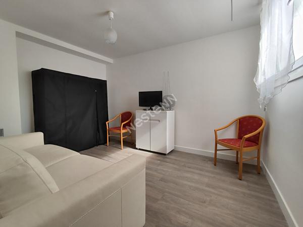 Immeuble à vendre à LOCMINE 3 appartements, une cour extérieur et un garage