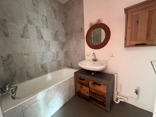 Appartement 2 pieces à guist'hau , stationnement et cave,  
Nantes 44000