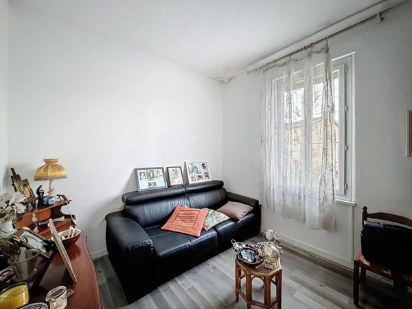 Immeuble à vendre 13 pièces de 302 m²