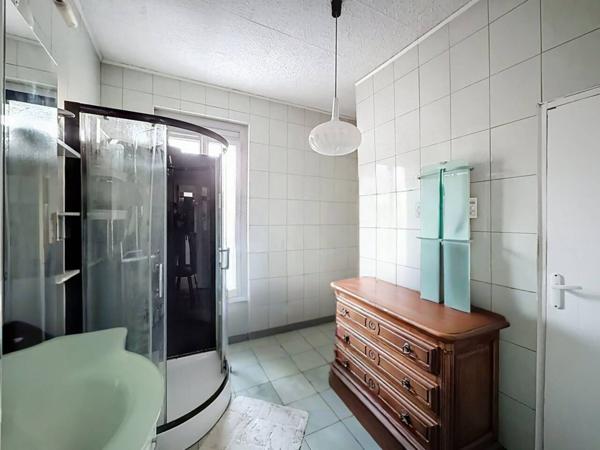 Immeuble à vendre 13 pièces de 302 m²