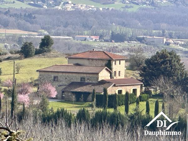 Ferme de caractère ,vue panoramique Vercors, 3 Ha, dépendances, piscine naturelle
