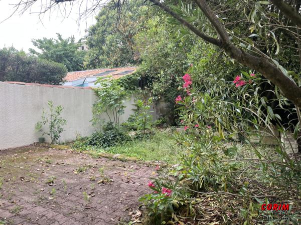 Immeuble de 2 appts (jardin + garage)