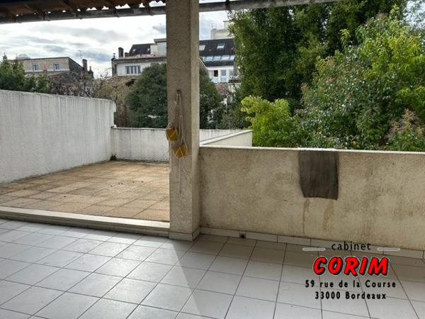 Immeuble de 2 appts (jardin + garage)