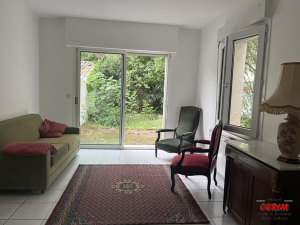 Immeuble de 2 appts (jardin + garage)