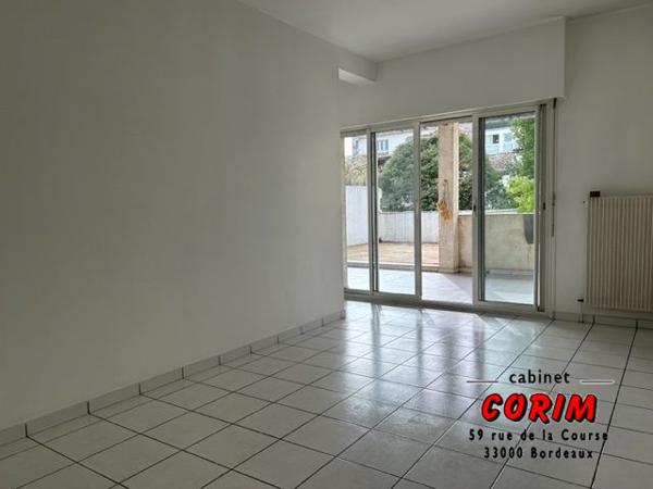 Immeuble de 2 appts (jardin + garage)