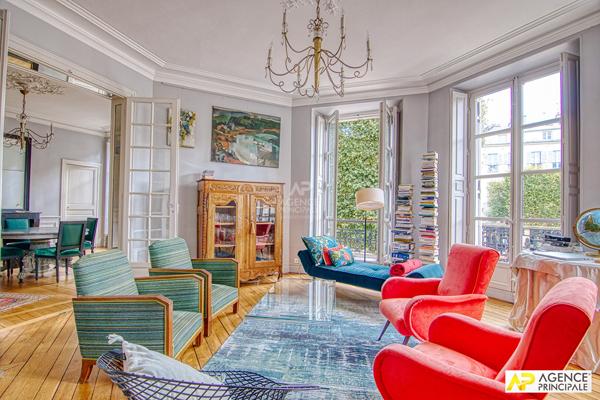 Versailles Parc Appartement 5 pièces 124 m² situé au 1er étage d'un immeuble ancien avec cave et grenier 1 080 000 € **  - Référence  28415