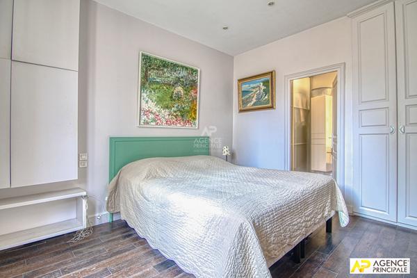 Versailles Parc Appartement 5 pièces 124 m² situé au 1er étage d'un immeuble ancien avec cave et grenier 1 080 000 € **  - Référence  28415
