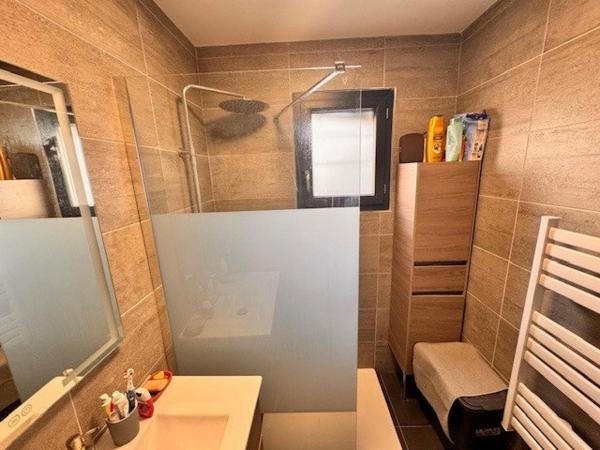 Maison T3, récente avec terrasse et proche de toutes commodités