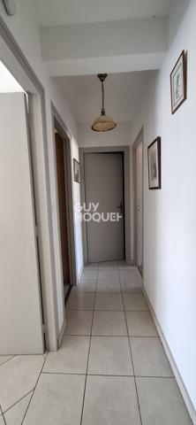 Bel appartement avec balcon et ascenseur