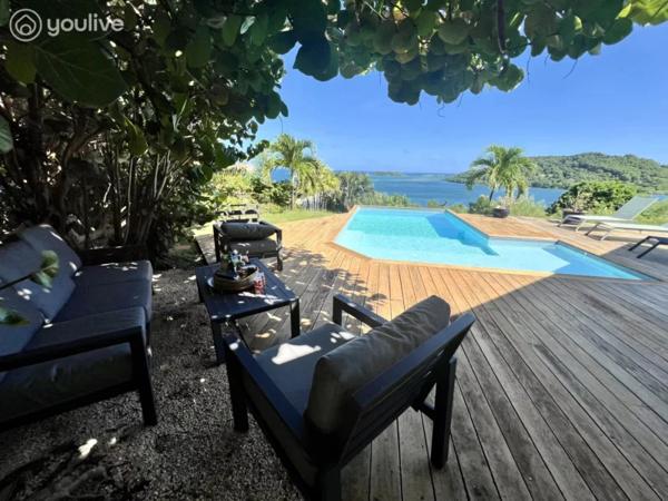 Villa d’architecte d’exception – Vue sur les îlets, piscine et accès mer