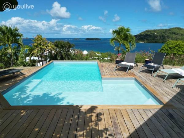 Villa d’architecte d’exception – Vue sur les îlets, piscine et accès mer