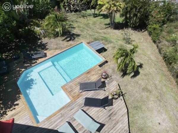 Villa d’architecte d’exception – Vue sur les îlets, piscine et accès mer