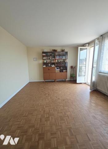 Maison familiale 4 chambres – Grand terrain – Neuillé-le-Lierre