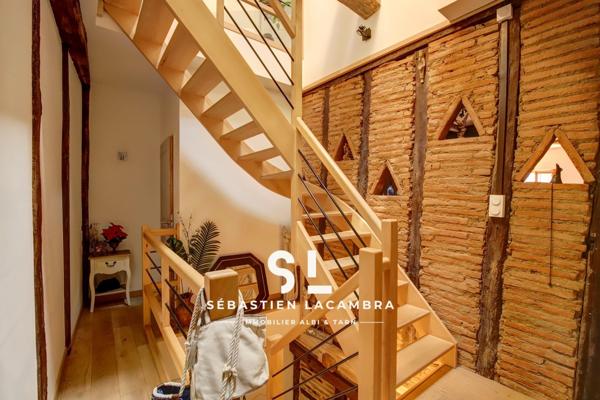 Lisle-sur-Tarn (81310) Maison de ville 6 pièces – Loggia lumineuse, volumes rares & cachet authentique – Garage, cave voûtée