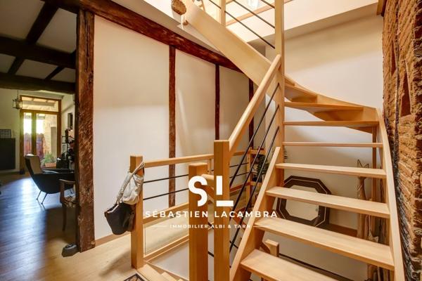 Lisle-sur-Tarn (81310) Maison de ville 6 pièces – Loggia lumineuse, volumes rares & cachet authentique – Garage, cave voûtée