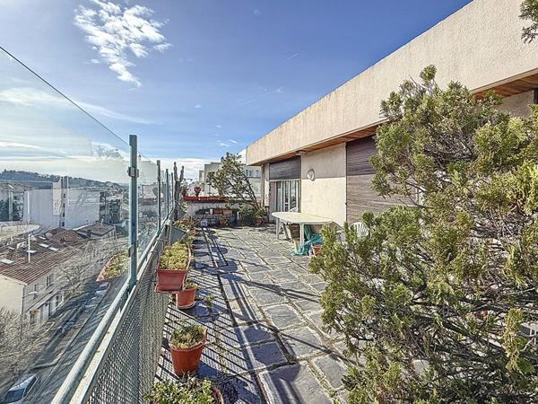 DANTON 128 m² dernier étage très lumineux, terrasse, vue, 2 caves, 2 stationnements