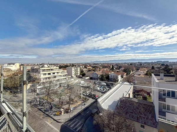 DANTON 128 m² dernier étage très lumineux, terrasse, vue, 2 caves, 2 stationnements